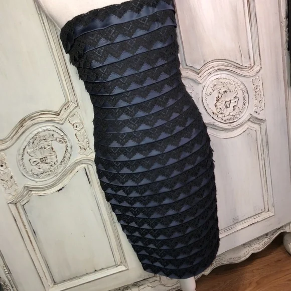 Carmen Marc Valvo Strapless Navy and Black Bandage Special Occassion Dress S/8 - Picture 2 of 16